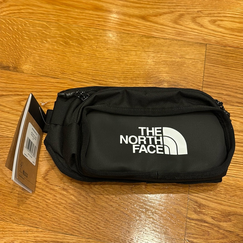 The North Face black Danny explore hip pack NWT